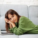 expressive-young-woman-posing_344912-1692